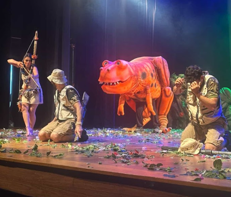 Espetáculo infantil 'T. Rex - O Dinossauro na Amazônia' chega ao Teatro J. Safra