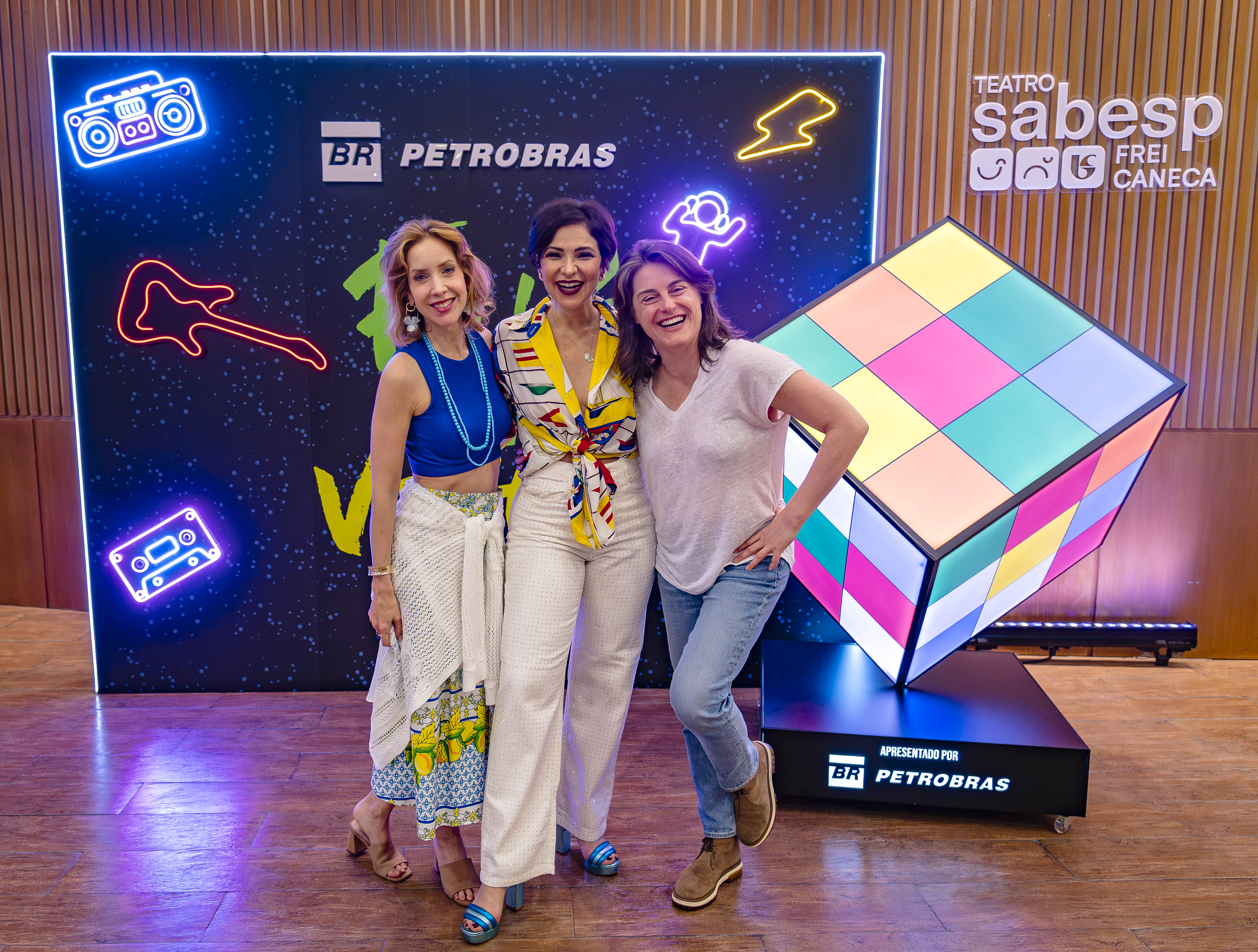 Kiara Sasso e Alessandra Maestrini prestigiam Sabrina Korgut em estreia de 'Feliz Ano Velho'