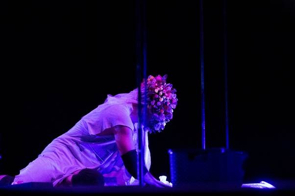 Espetáculo de dança-teatro 'Doce²' realiza curta temporada no Teatro de Arena Eugênio Kusnet